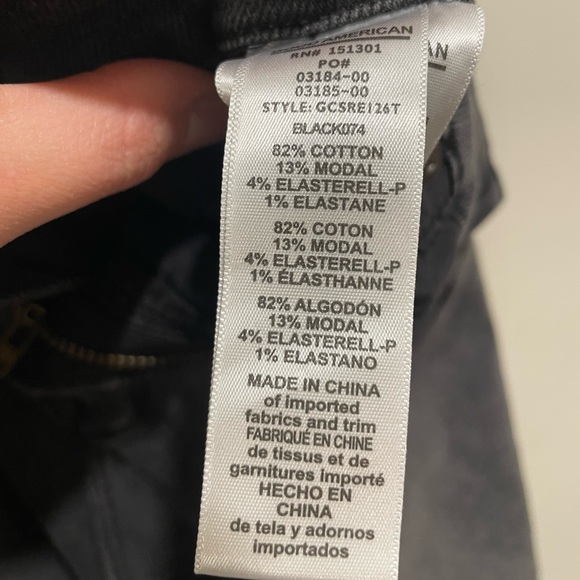 Good American Good Curve Skinny Jeans Raw
Edge Cropped Washed Black Distressed - Picture 7 of 10